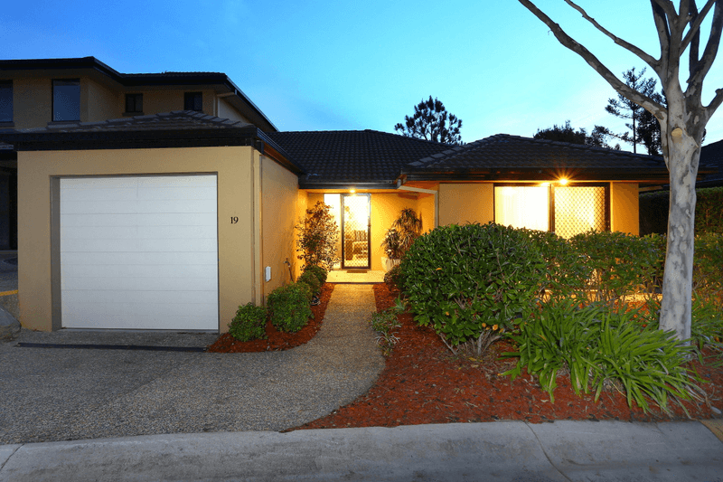 19/136 Pacific Pines Boulevard, Pacific Pines, QLD 4211