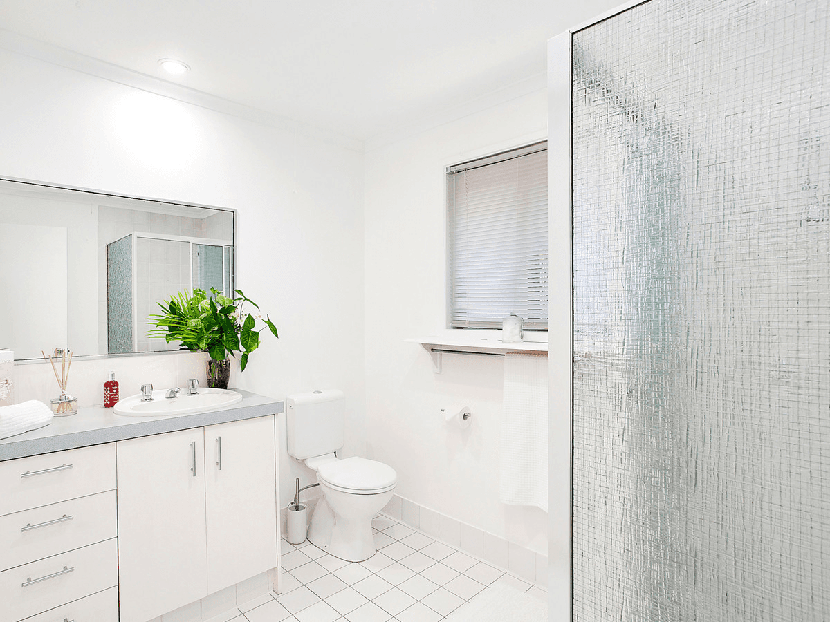 4/6 Whitehead Drive, Burleigh Waters, QLD 4220