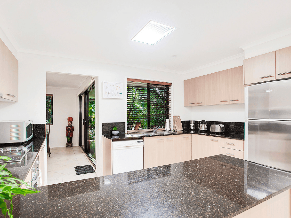 4/6 Whitehead Drive, Burleigh Waters, QLD 4220