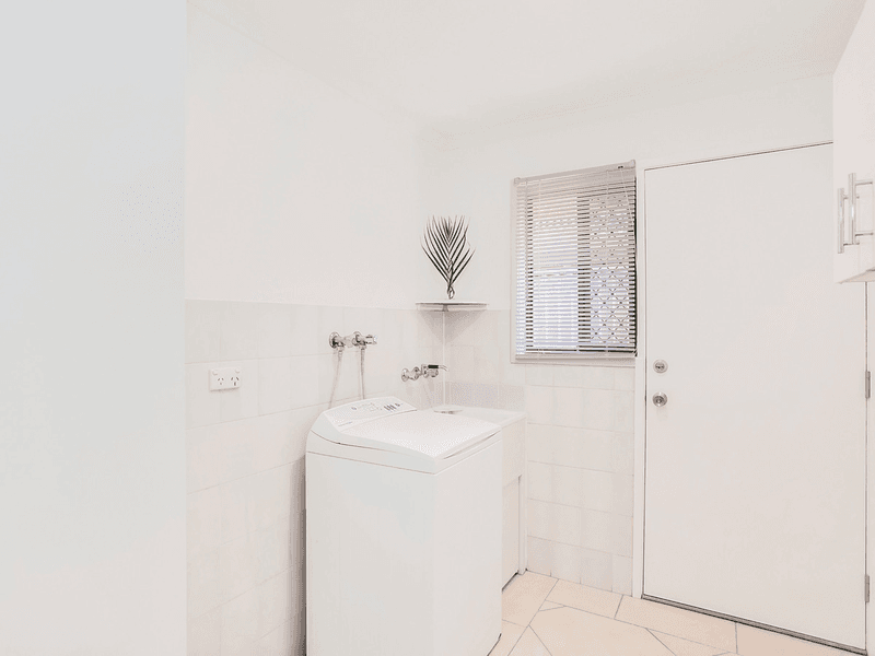 4/6 Whitehead Drive, Burleigh Waters, QLD 4220