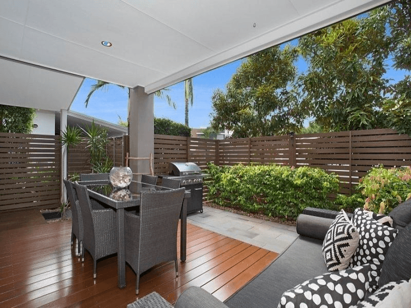 24 Lillie Street, Burleigh Waters, QLD 4220