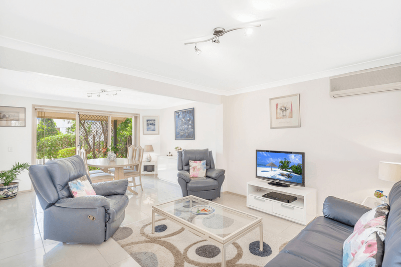 43/2 Cassowary Drive, Burleigh Waters, QLD 4220