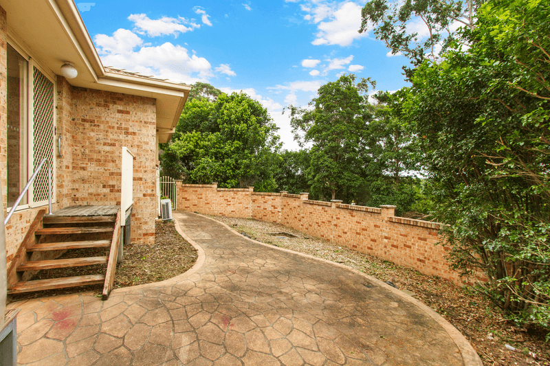 1/2 Hillview Crescent, Tuggerah, NSW 2259