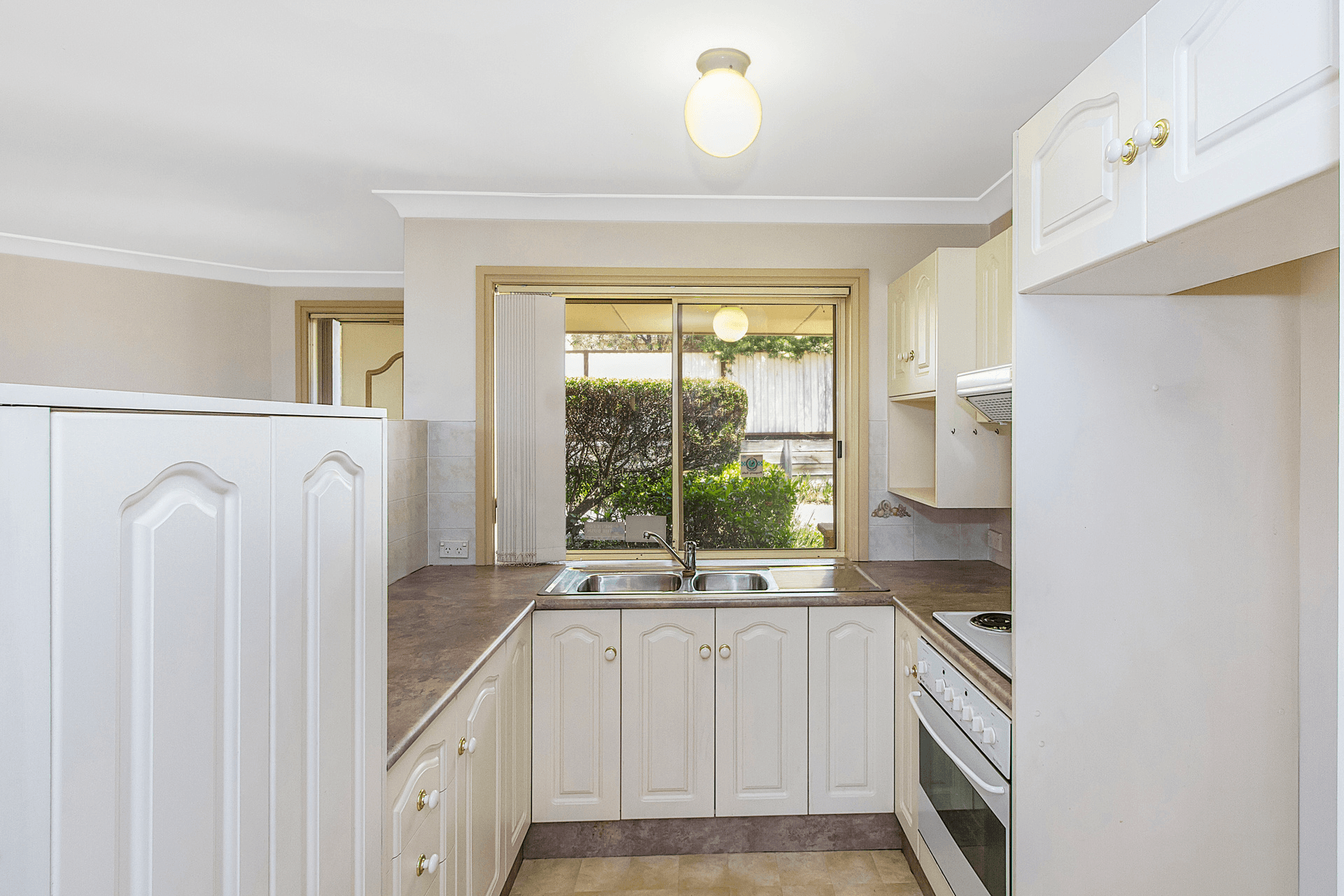 1/2 Hillview Crescent, Tuggerah, NSW 2259