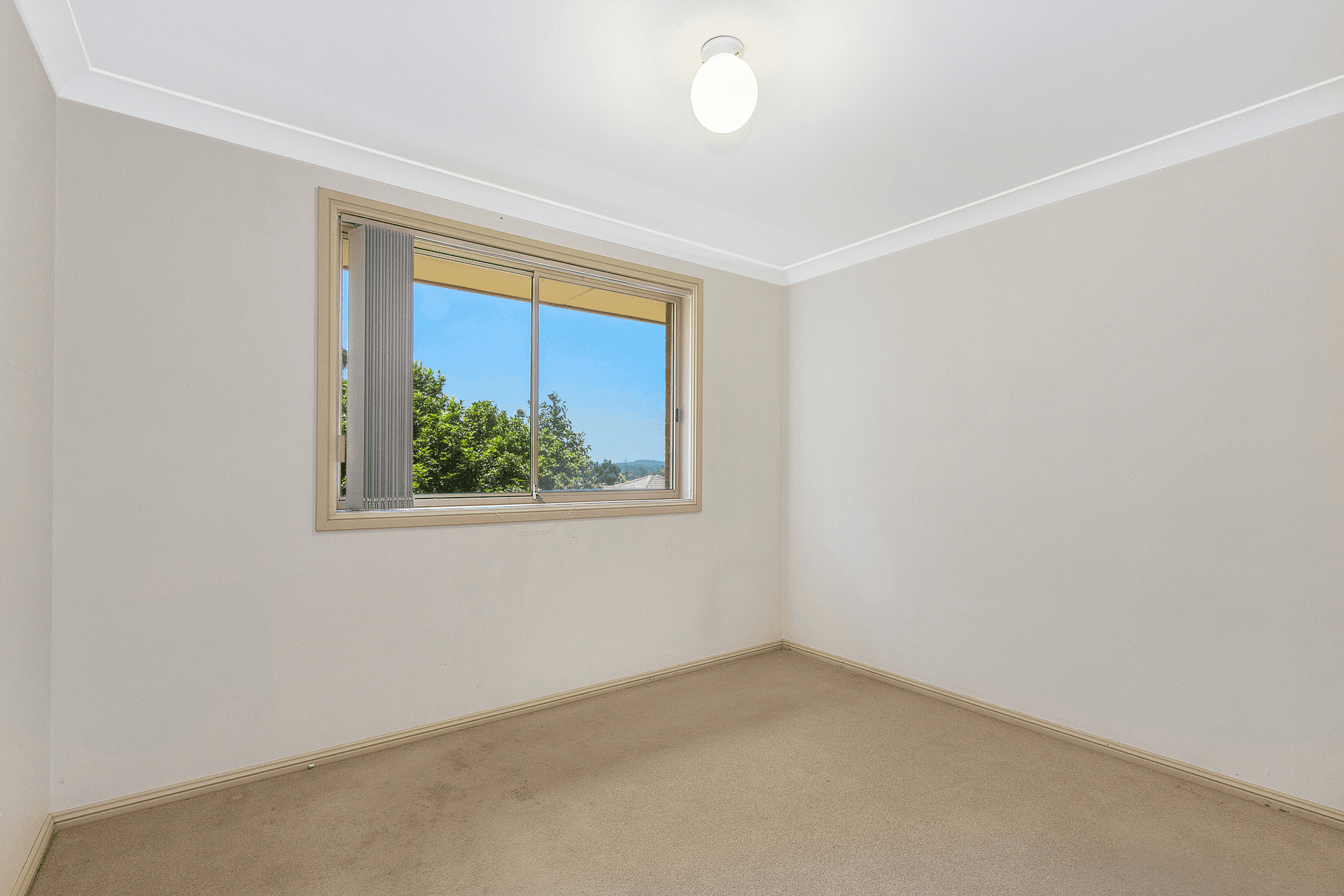 1/2 Hillview Crescent, Tuggerah, NSW 2259