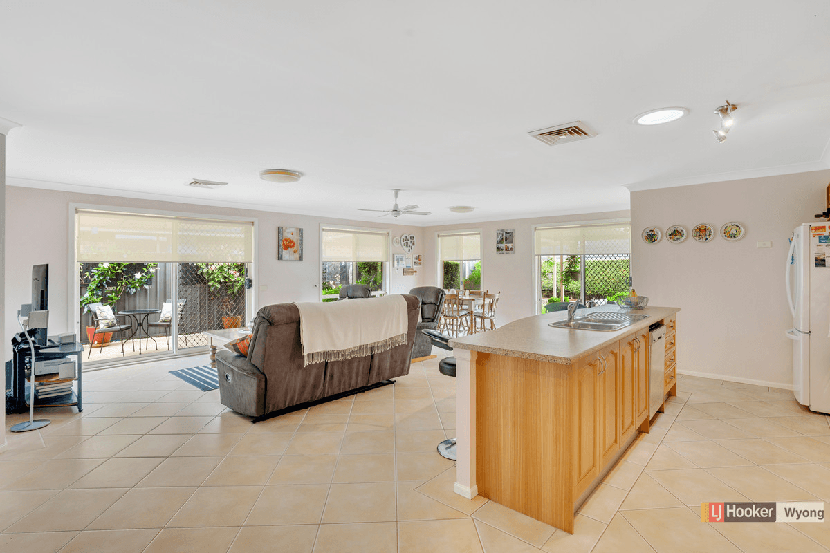 20 Cherry Blossom Crescent, Hamlyn Terrace, NSW 2259