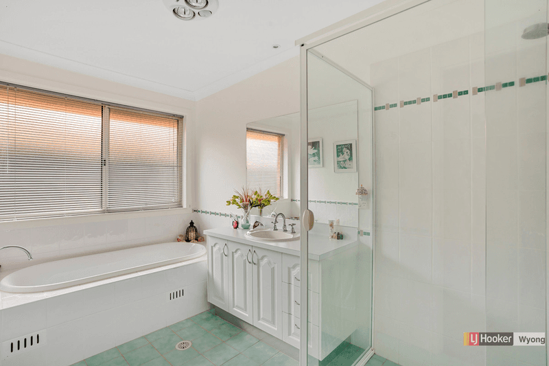 20 Cherry Blossom Crescent, Hamlyn Terrace, NSW 2259