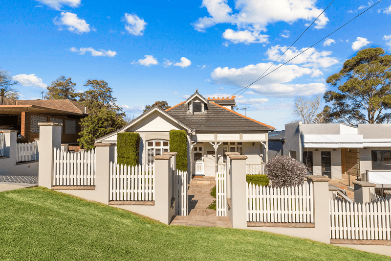 12 Anzac Avenue, DENISTONE, NSW 2114