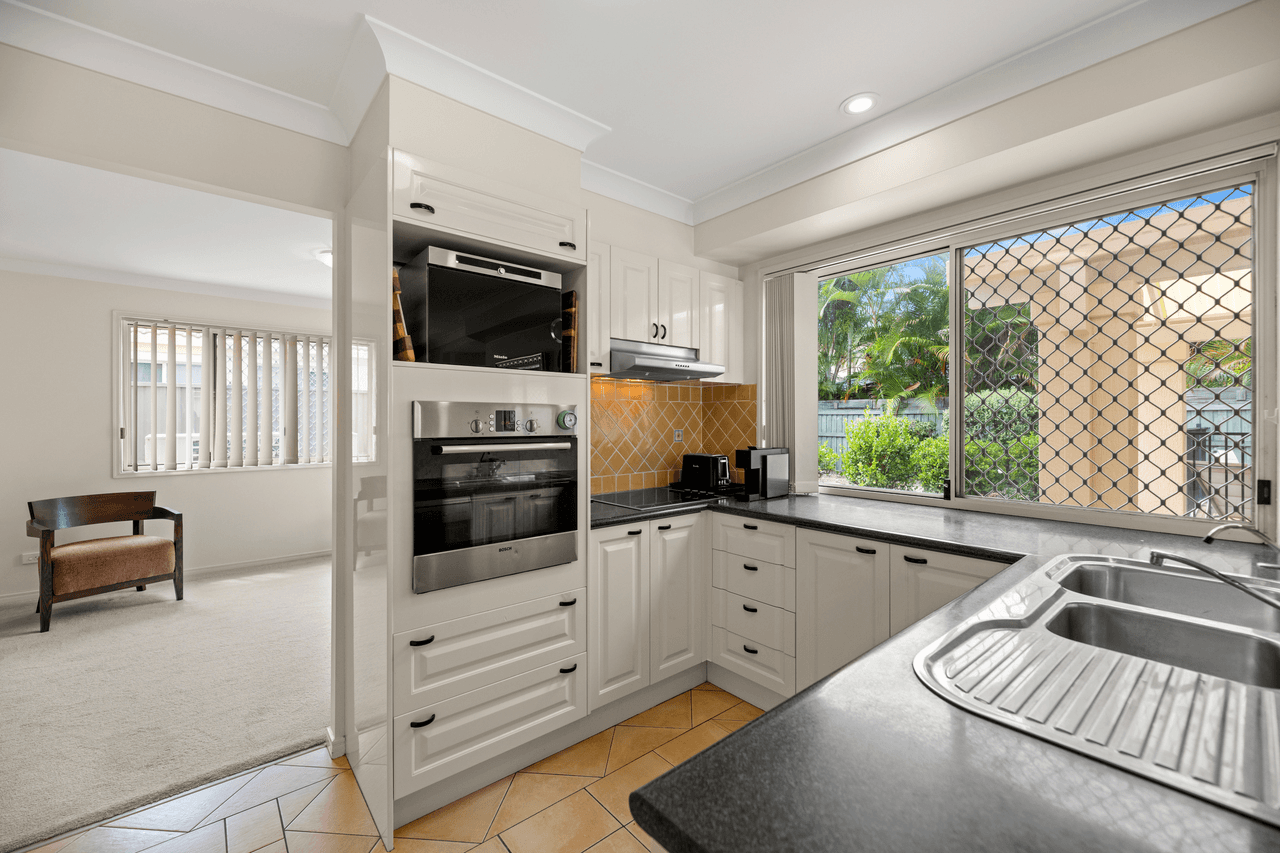 199 Dunlin Drive, BURLEIGH WATERS, QLD 4220