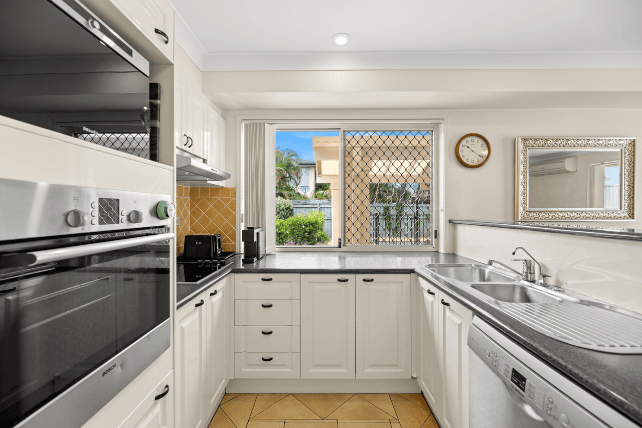 199 Dunlin Drive, BURLEIGH WATERS, QLD 4220