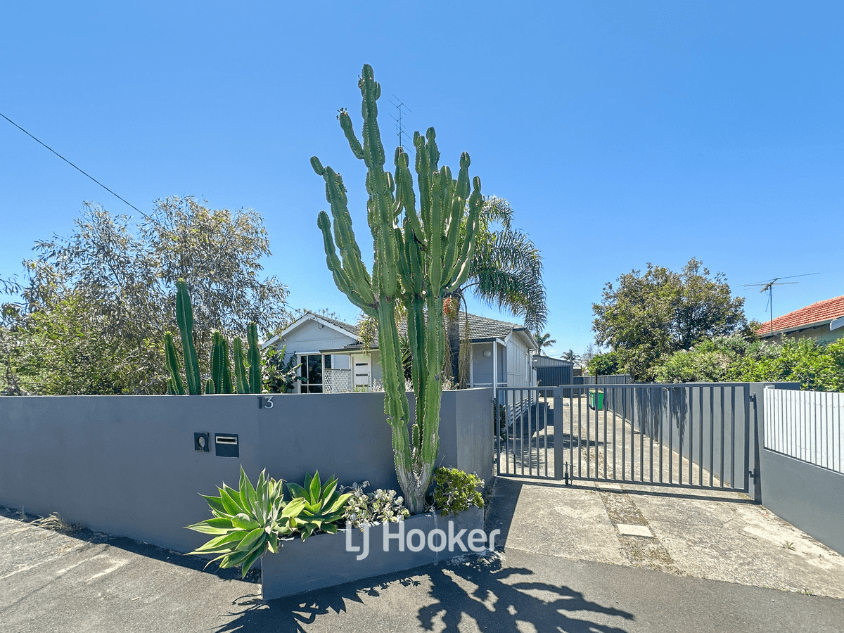 13 Moolyeen Road, Carey Park, WA 6230