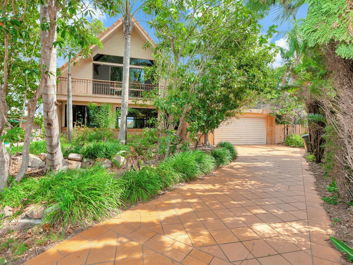 22 Penguin Parade, Burleigh Waters, QLD 4220