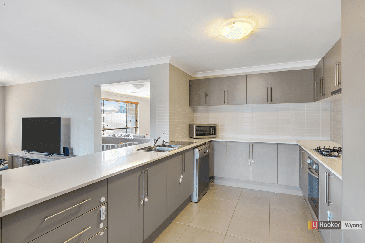 30 Wakool Crescent, Woongarrah, NSW 2259