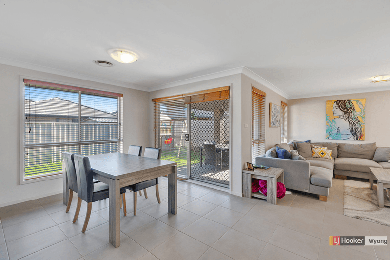 30 Wakool Crescent, Woongarrah, NSW 2259