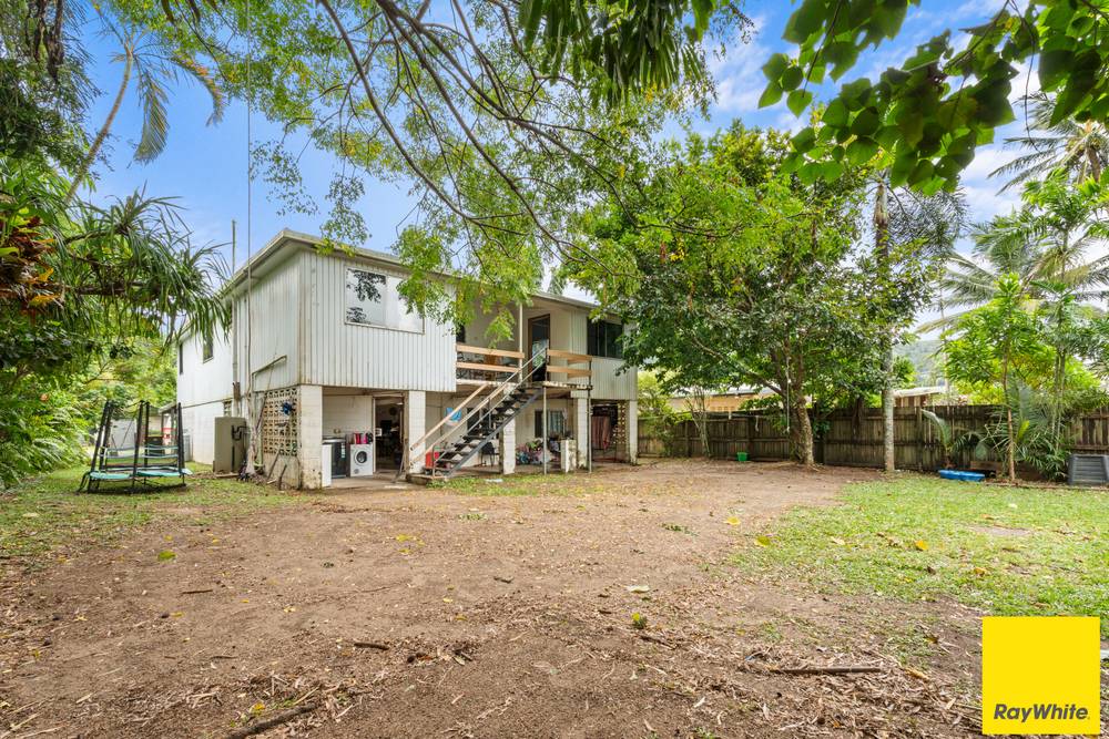8 Feldt Street, FLYING FISH POINT, QLD 4860