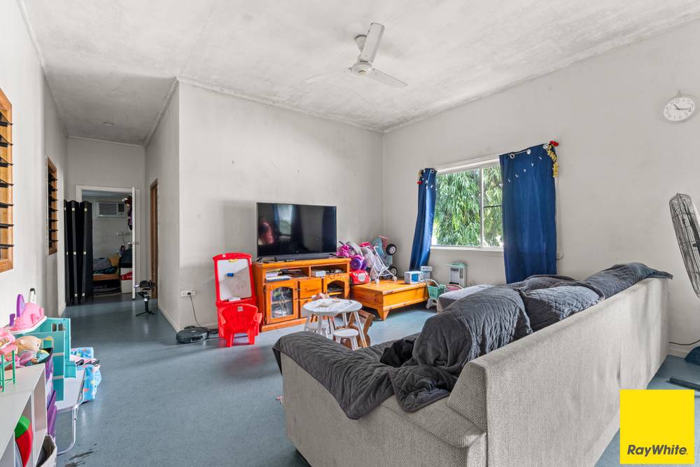 8 Feldt Street, FLYING FISH POINT, QLD 4860