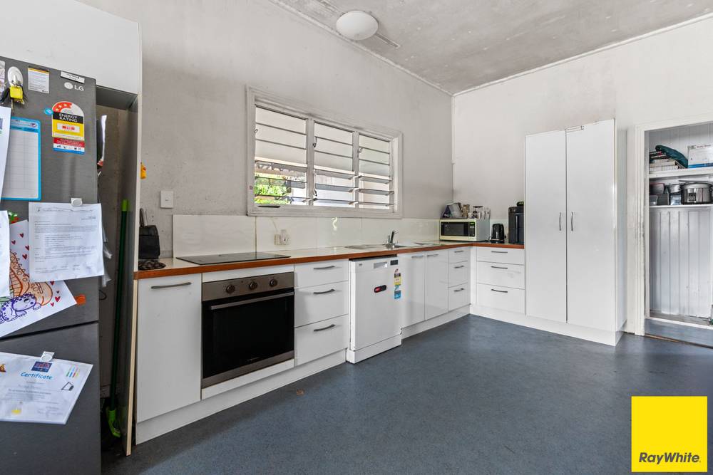 8 Feldt Street, FLYING FISH POINT, QLD 4860