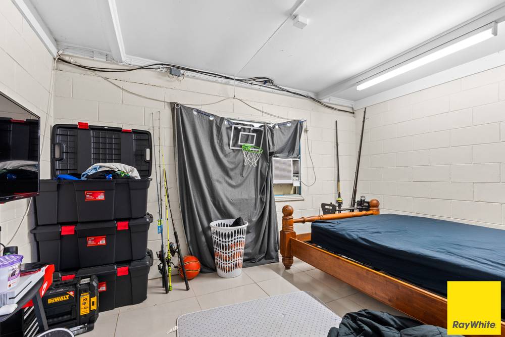 8 Feldt Street, FLYING FISH POINT, QLD 4860