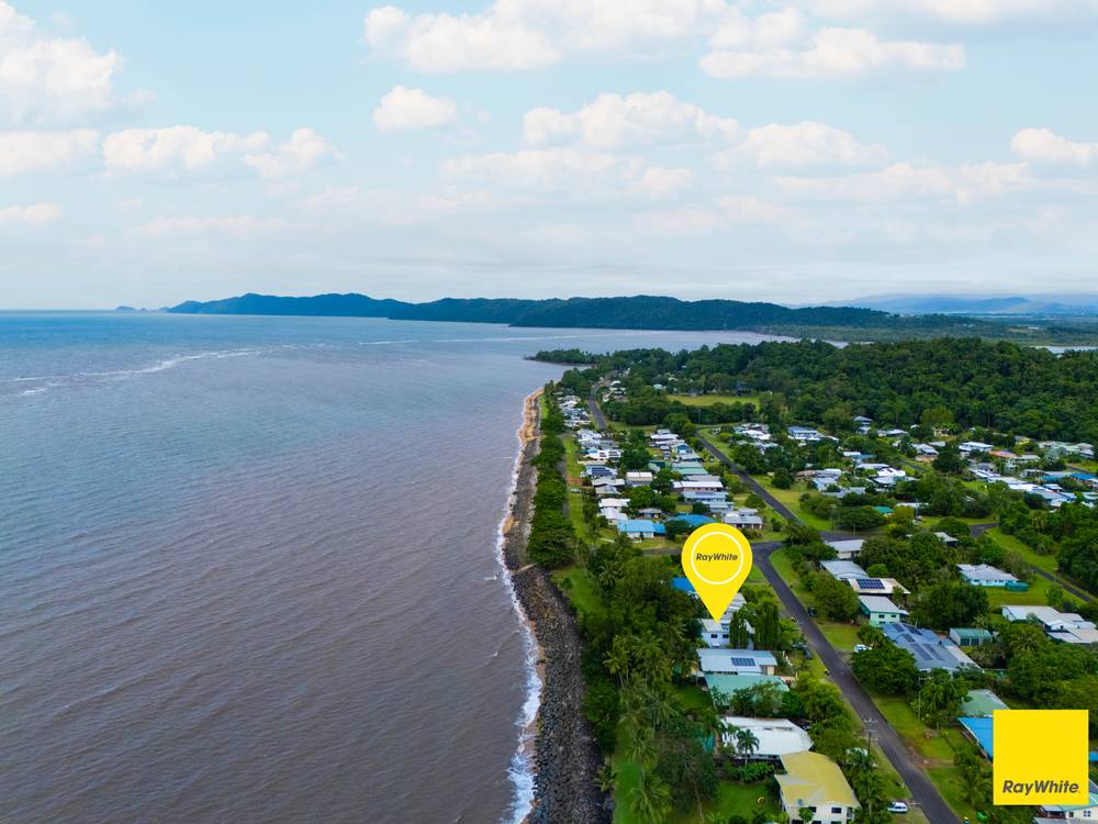 8 Feldt Street, FLYING FISH POINT, QLD 4860