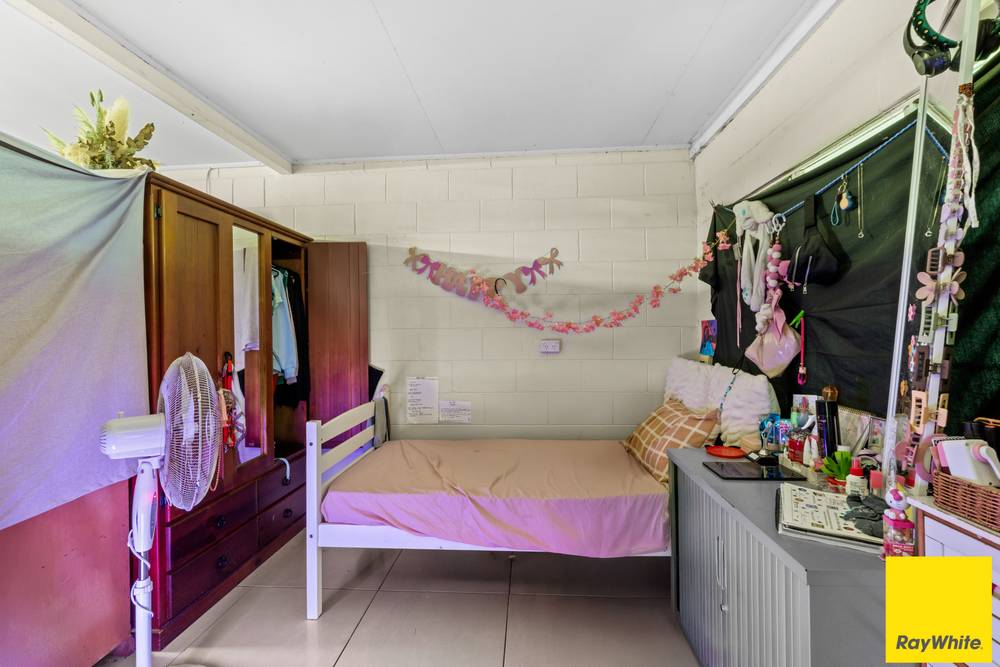 8 Feldt Street, FLYING FISH POINT, QLD 4860