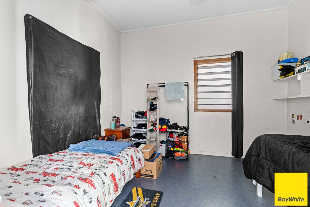 8 Feldt Street, FLYING FISH POINT, QLD 4860