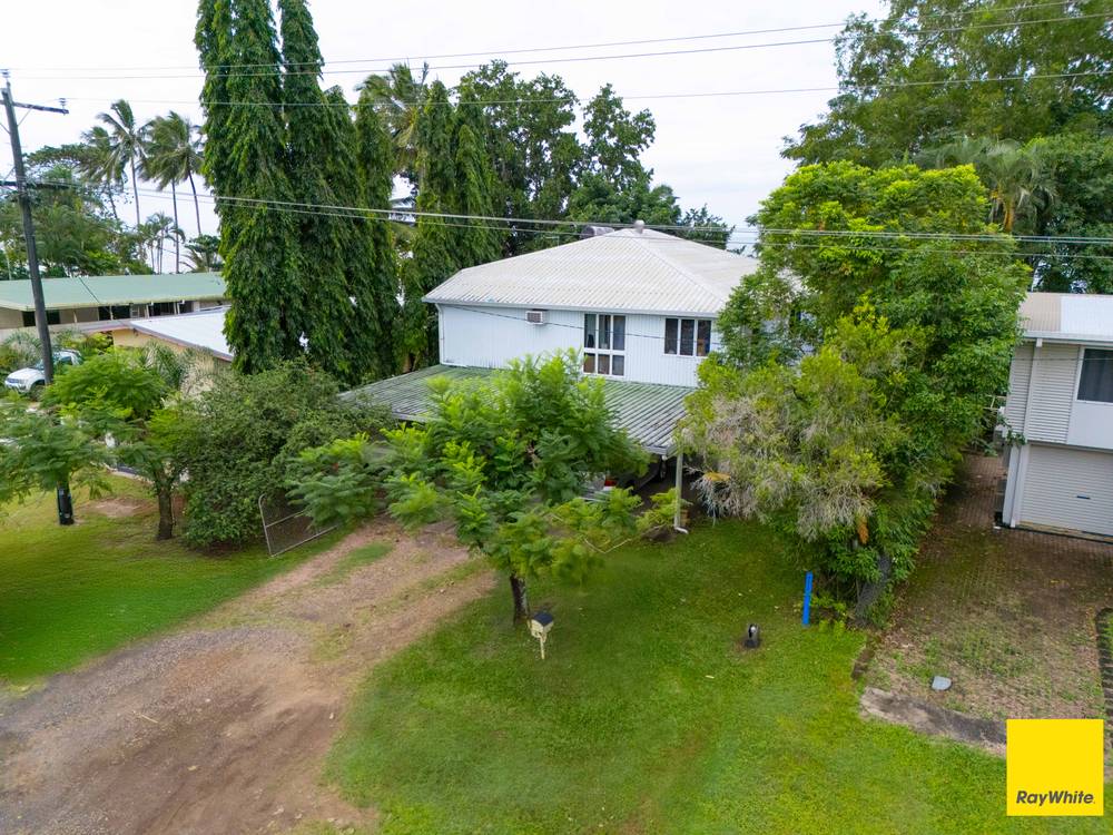 8 Feldt Street, FLYING FISH POINT, QLD 4860