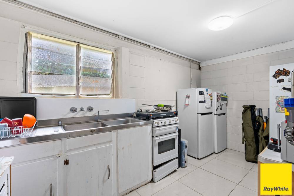 8 Feldt Street, FLYING FISH POINT, QLD 4860