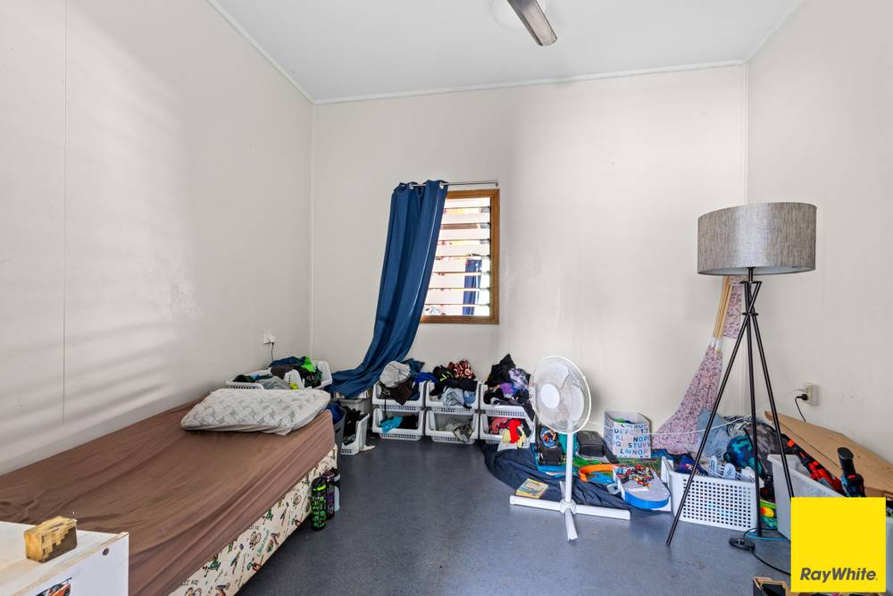 8 Feldt Street, FLYING FISH POINT, QLD 4860