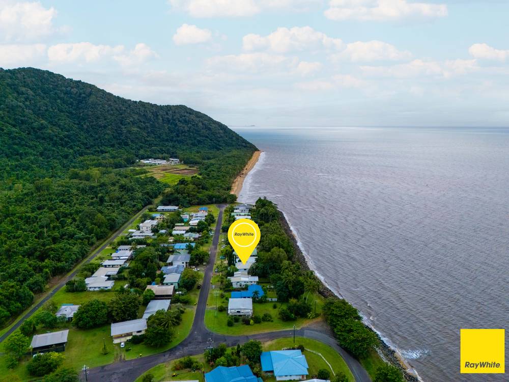 8 Feldt Street, FLYING FISH POINT, QLD 4860