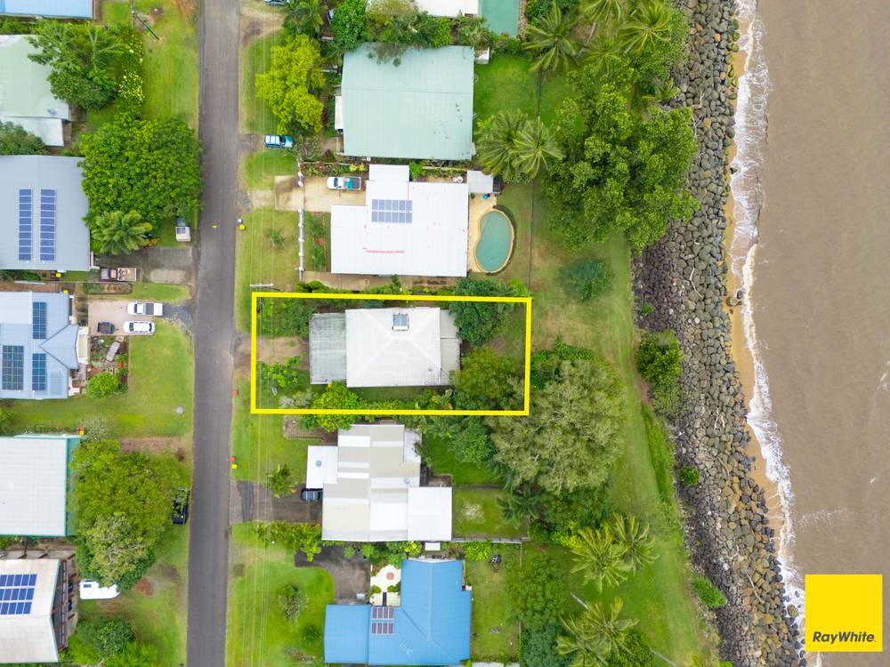 8 Feldt Street, FLYING FISH POINT, QLD 4860