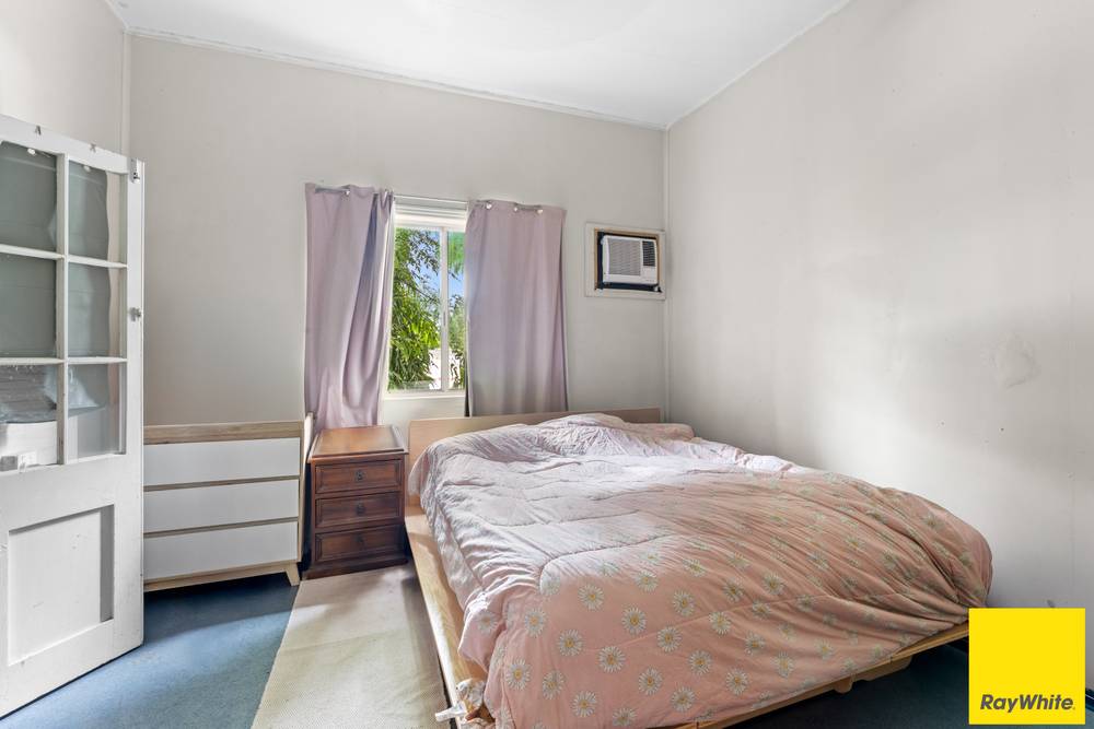 8 Feldt Street, FLYING FISH POINT, QLD 4860