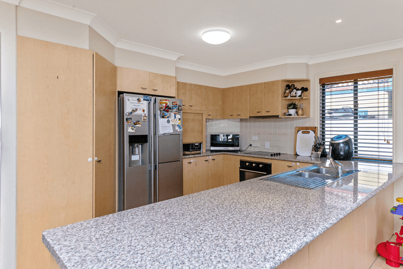 1/6 Monterey Keys Drive, HELENSVALE, QLD 4212