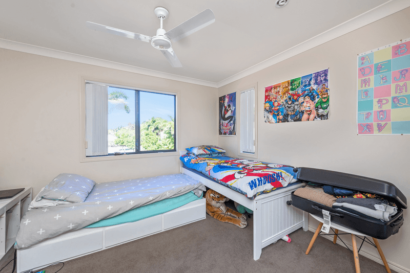 1/6 Monterey Keys Drive, HELENSVALE, QLD 4212