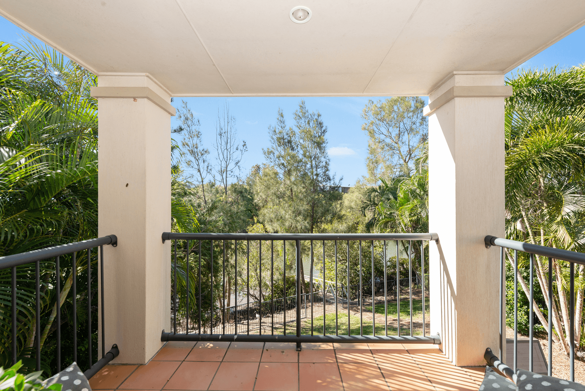 1/6 Monterey Keys Drive, HELENSVALE, QLD 4212