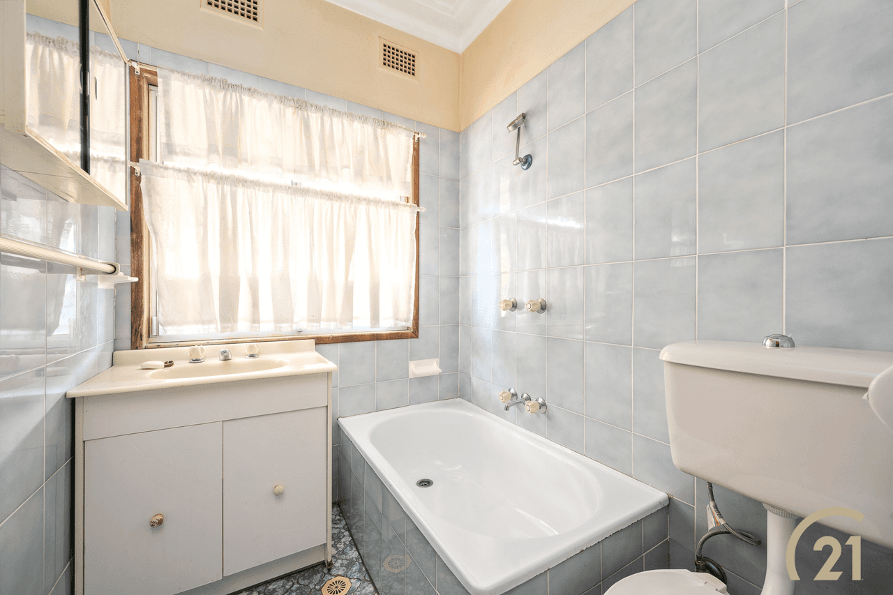 11a The Grove, Fairfield, NSW 2165