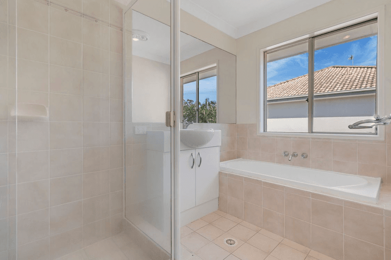 51 Crestwood Drive, MOLENDINAR, QLD 4214