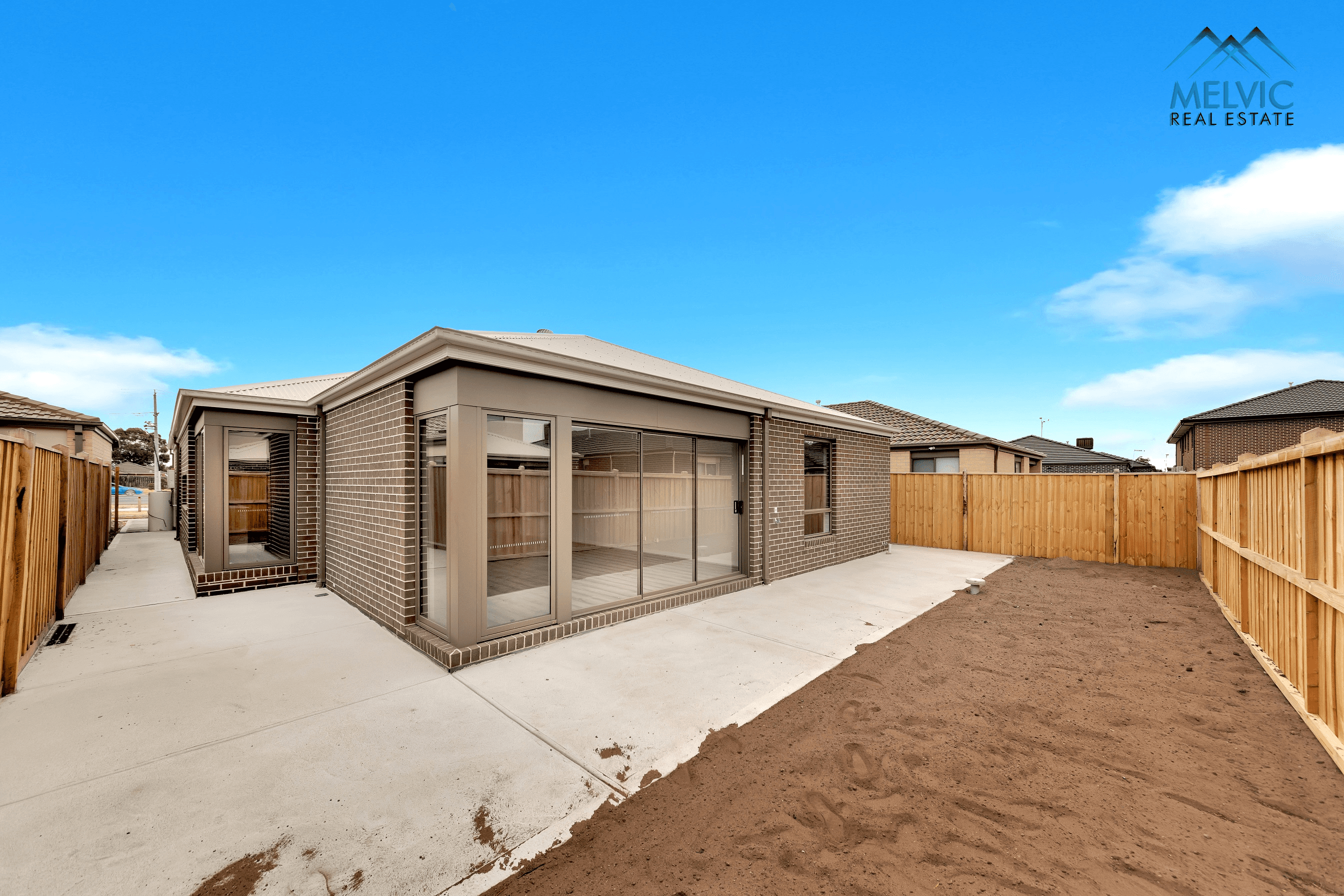 10 Leafy Circuit, CRANBOURNE EAST, VIC 3977