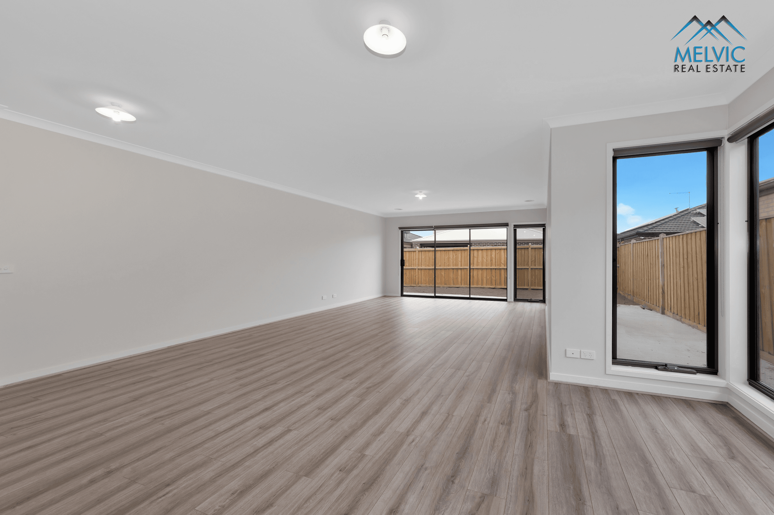 10 Leafy Circuit, CRANBOURNE EAST, VIC 3977