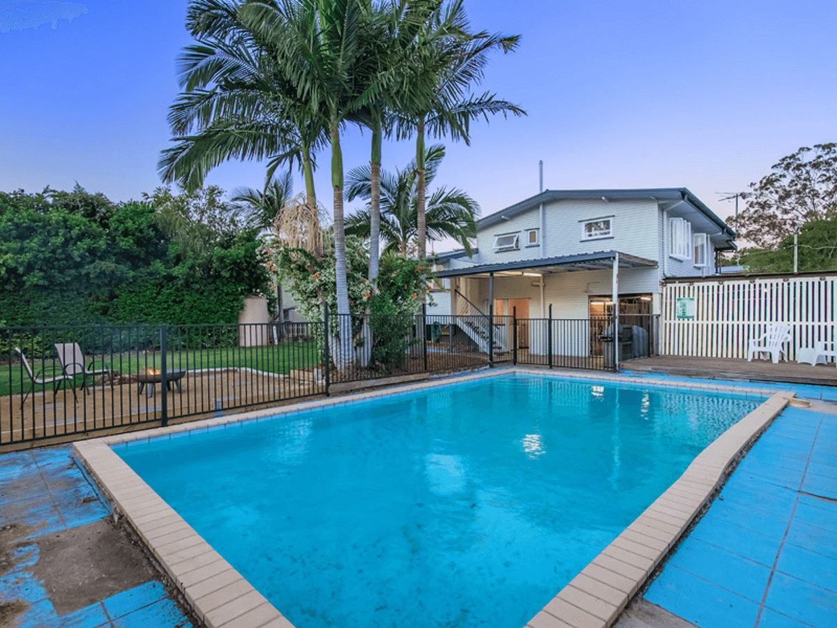 11 Cross Street, Raceview, QLD 4305