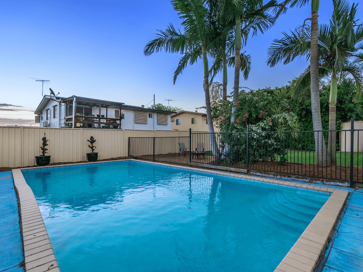 11 Cross Street, Raceview, QLD 4305