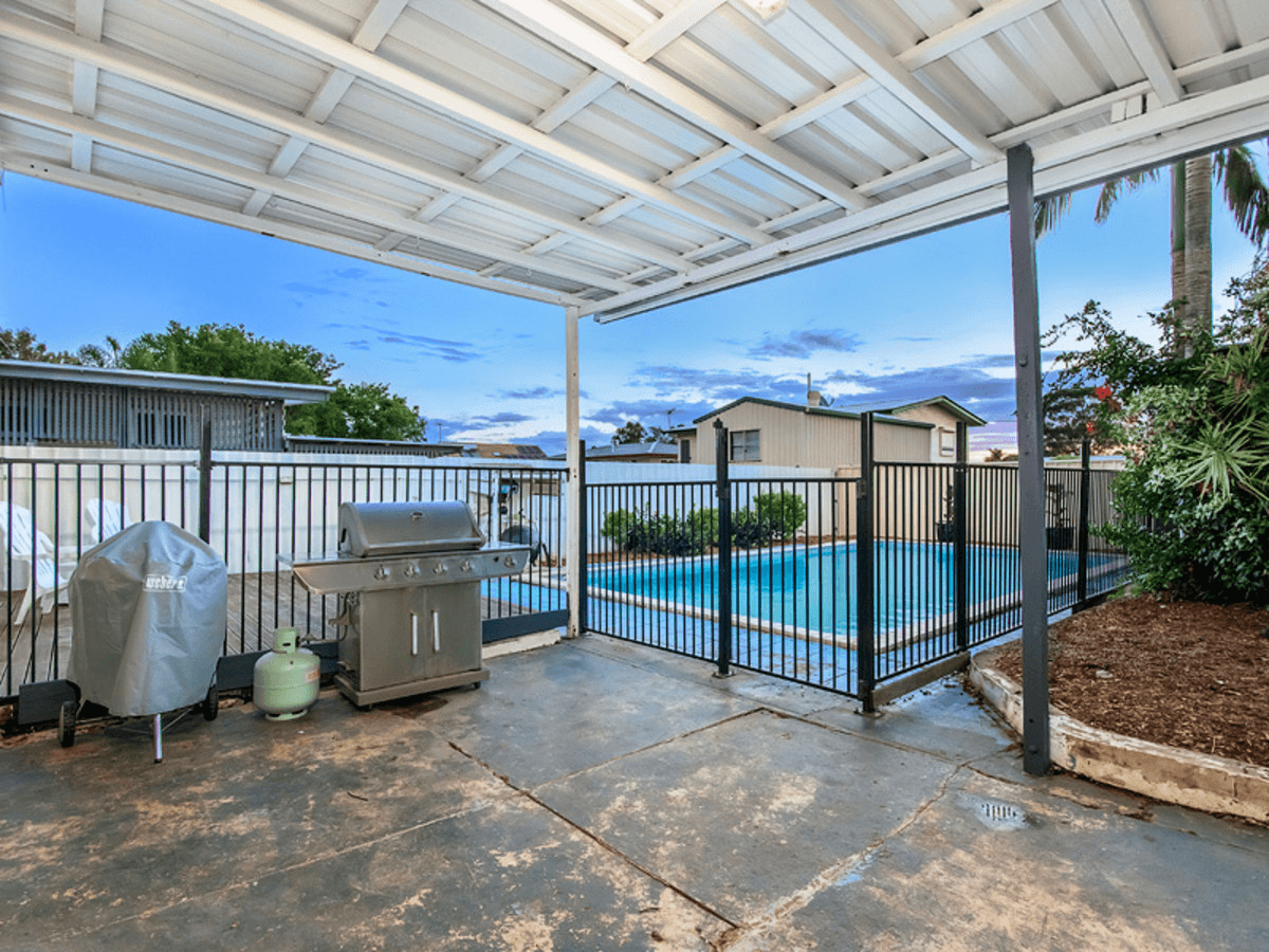 11 Cross Street, Raceview, QLD 4305