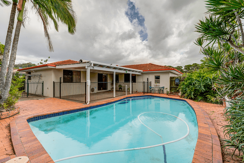 16 Dunsby Drive, Carrara, QLD 4211