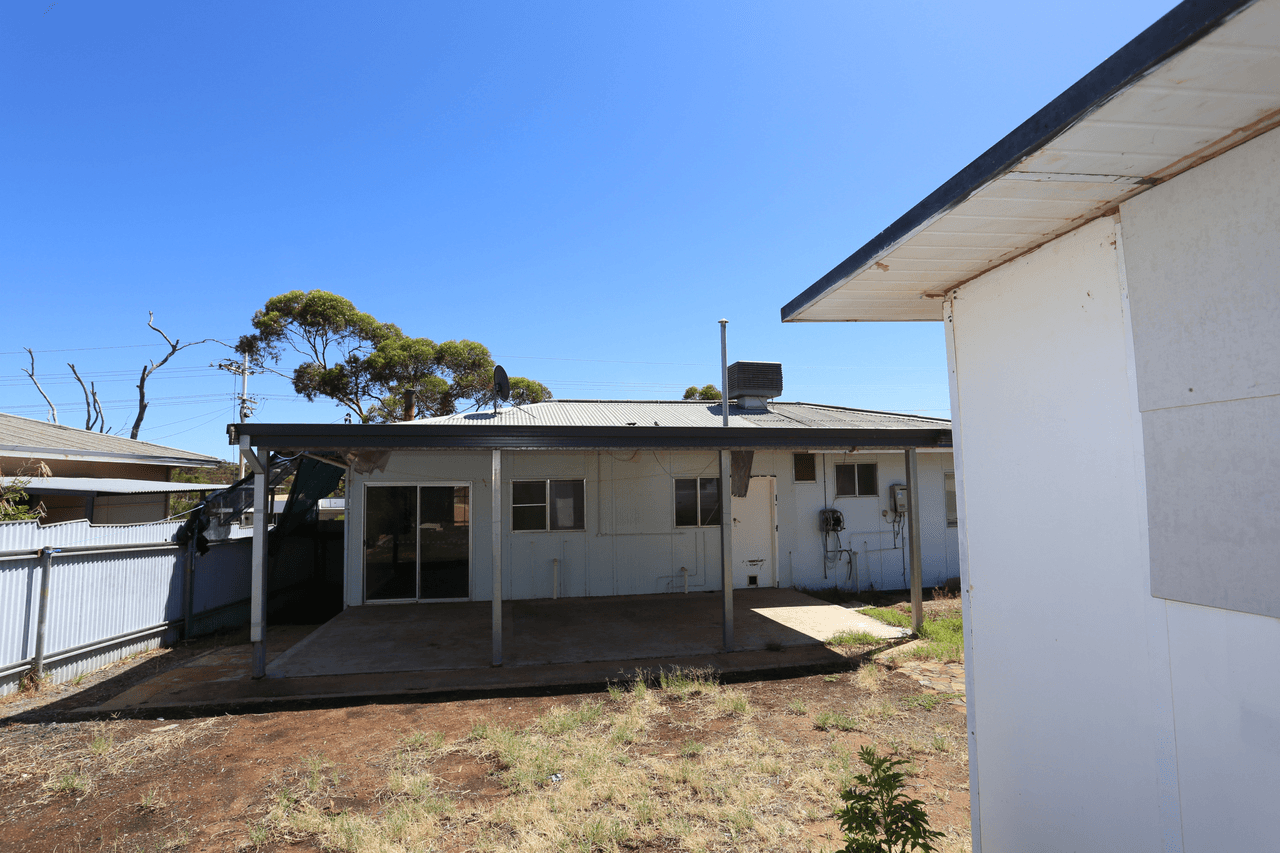 24 New Clayton St, KAMBALDA EAST, WA 6442