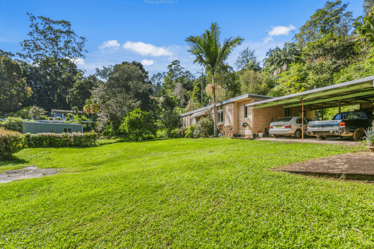 4 Blacksmiths Lane, Uki, NSW 2484