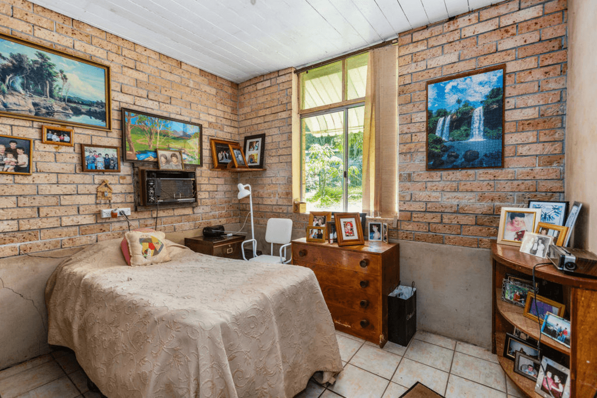 4 Blacksmiths Lane, Uki, NSW 2484