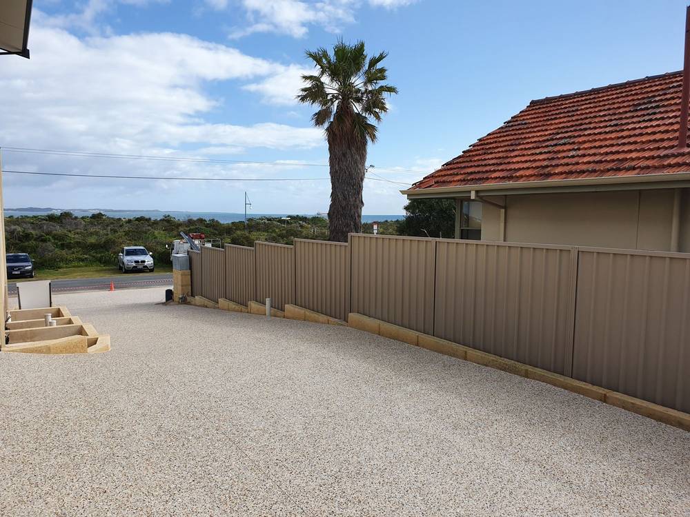 115 ROCKINGHAM BEACH ROAD, ROCKINGHAM, WA 6168