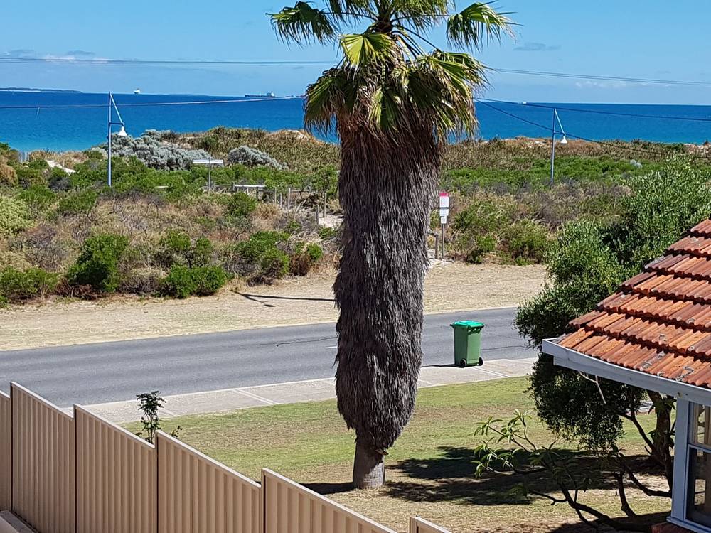 115 ROCKINGHAM BEACH ROAD, ROCKINGHAM, WA 6168