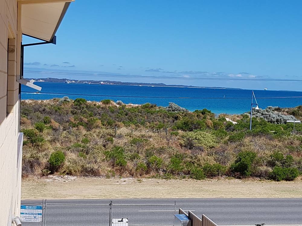 115 ROCKINGHAM BEACH ROAD, ROCKINGHAM, WA 6168