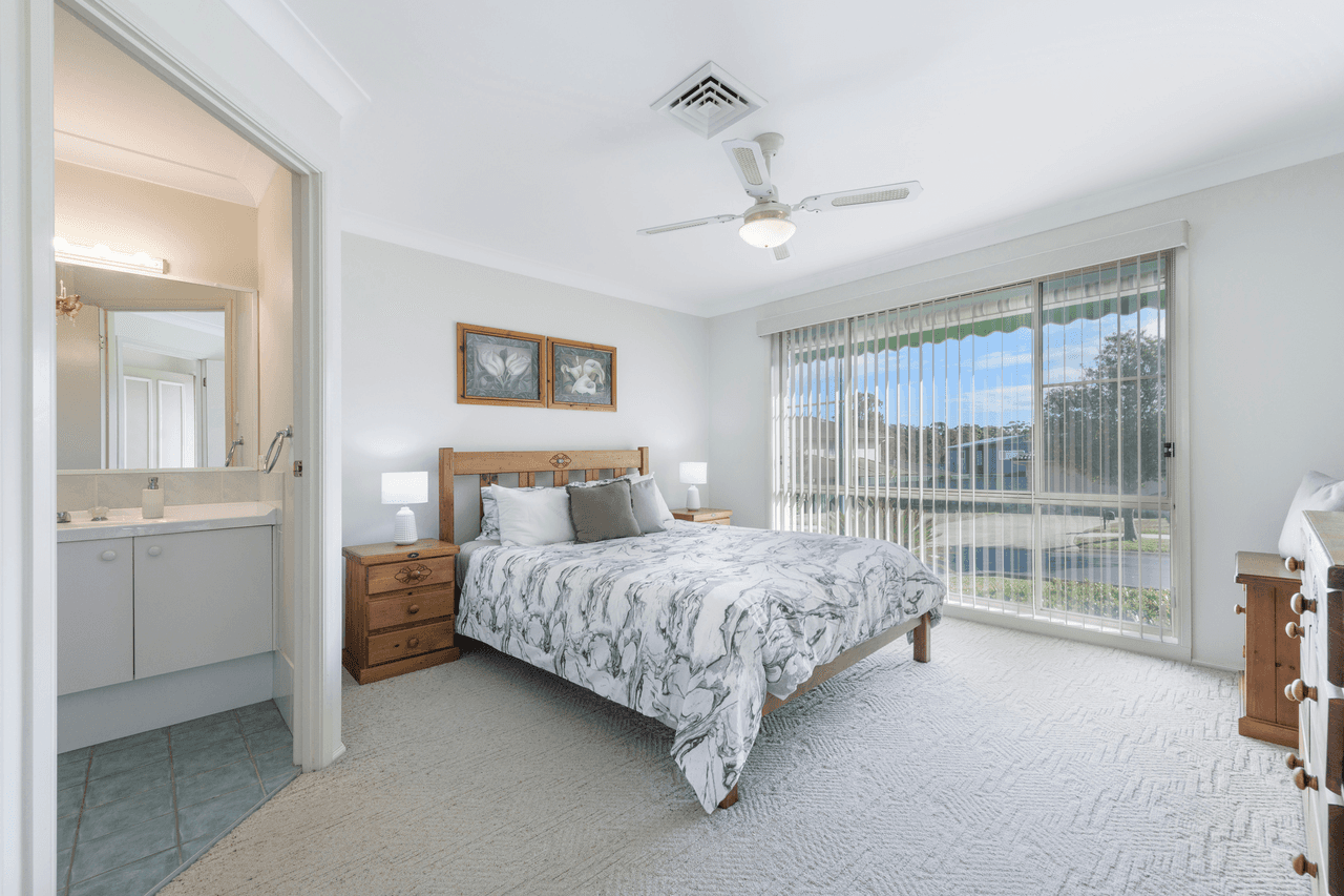 17 Basswood Crescent, FLETCHER, NSW 2287