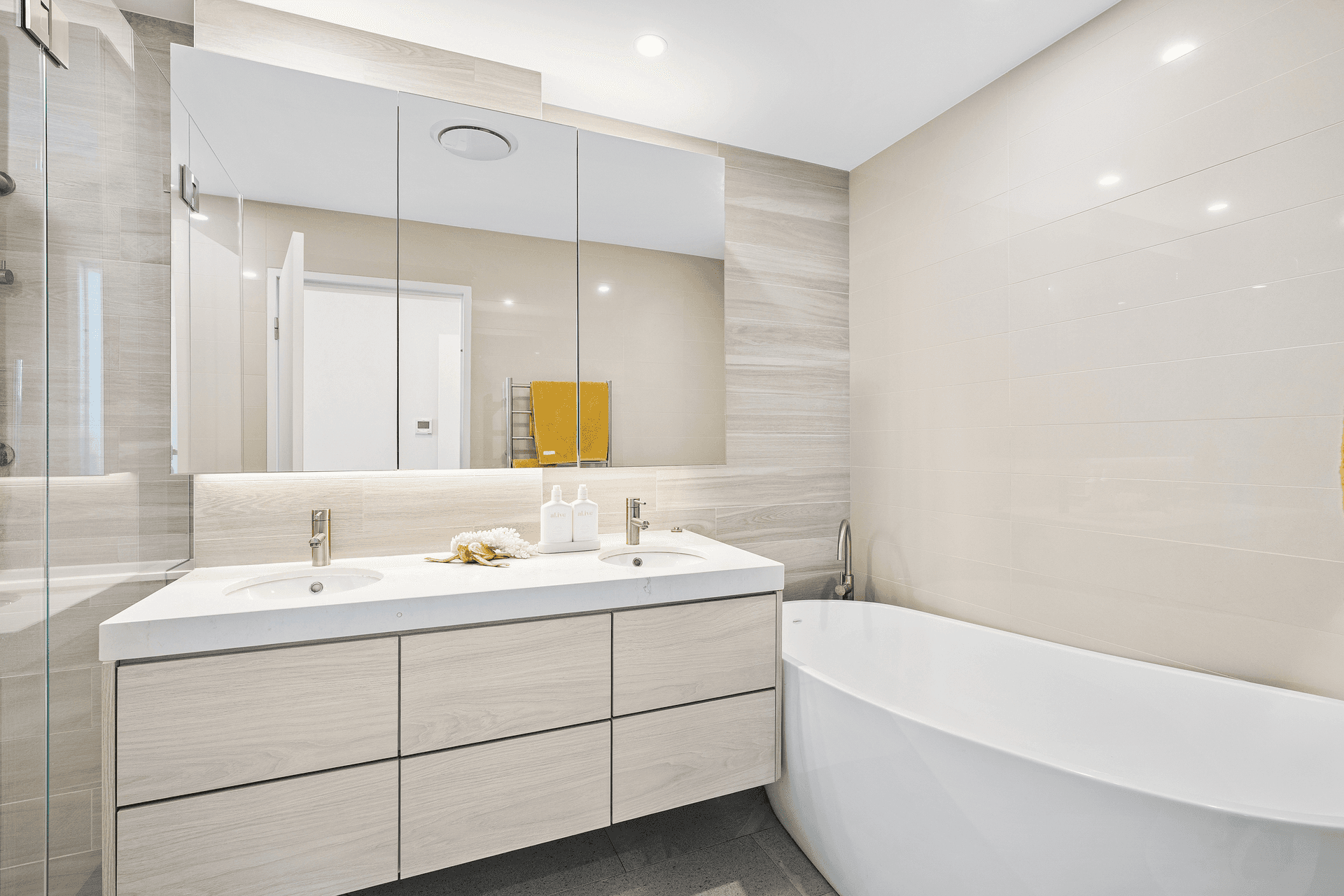 401/7 Lynn Avenue, Point Frederick, NSW 2250